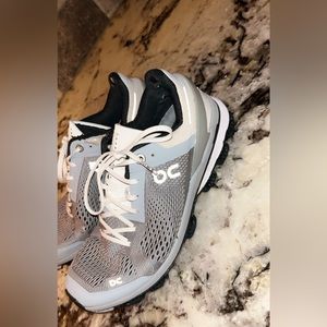 Women’s Tennis Shoes    *read full description